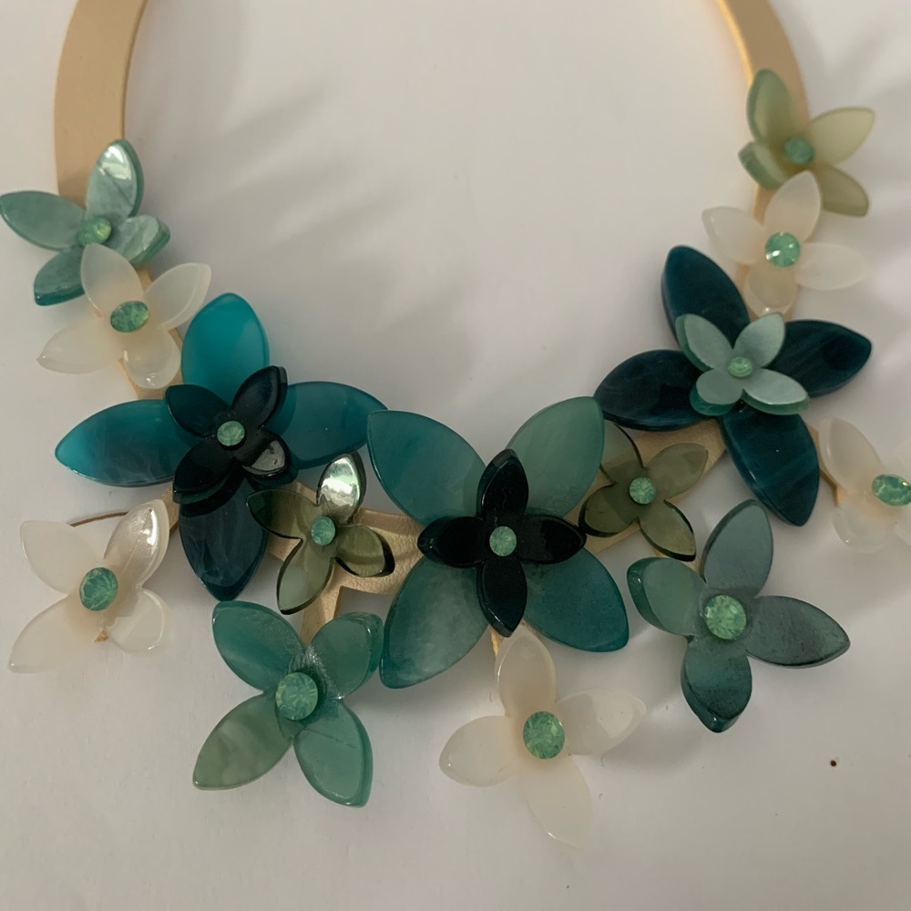 Flower necklace